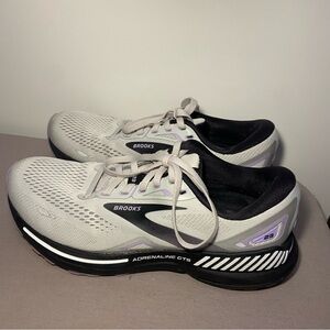 Brooks Women's Adrenaline GTS 23 running shoes in a grey, black, purple Size8